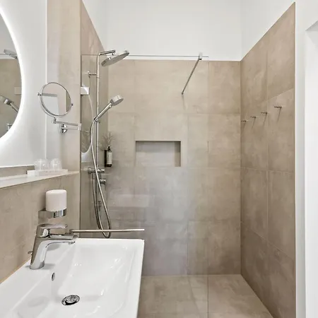 Apartmán Skyrise Mit Kueche, Wlan & Parkplatz - Ruhige Lage *