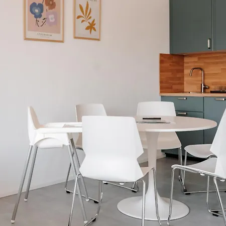 Skyrise Rammingen - Modern, Ruhig, Ideal Fuer Familien, Paare Und Geschaeftsreisende - Nur Wenige Minuten Von Skyline Park Und Therme Appartamento *