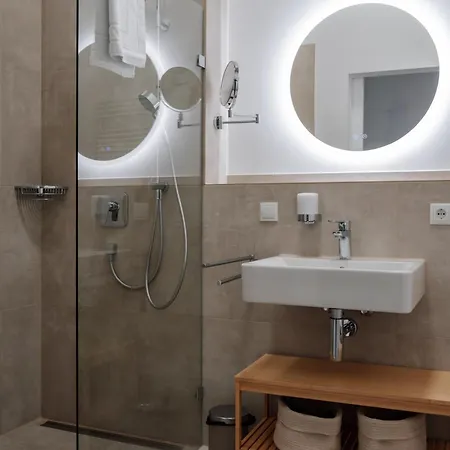 Skyrise Rammingen - Modern, Ruhig, Ideal Fuer Familien, Paare Und Geschaeftsreisende - Nur Wenige Minuten Von Skyline Park Und Therme Appartamento